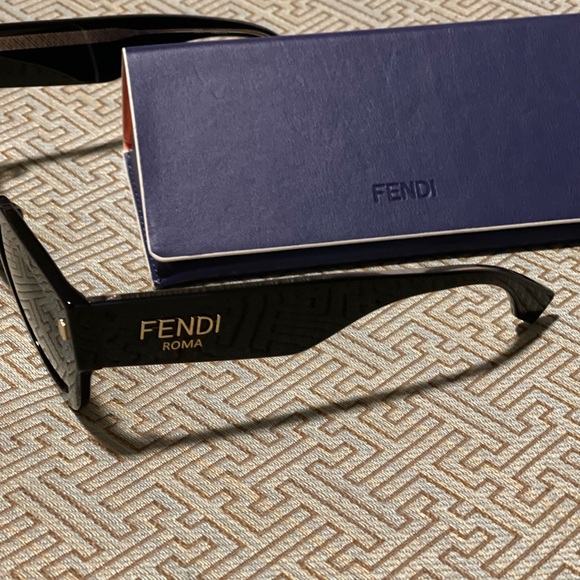 FENDI ROMA

Black acetate sunglasses
Like new, no scratches. main image 3